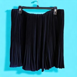 Torrid Pleated Chiffon overlay Black mini skirt - Size Torrid 0 (10)